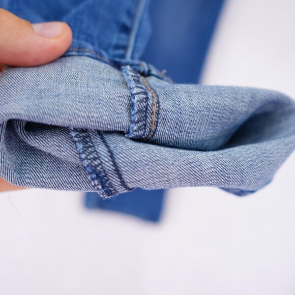 Levi's Slimming Straight Blue Denim Jeans Stone Wash Whiskering -24- 25 / 30 Mid - Picture 3 of 9